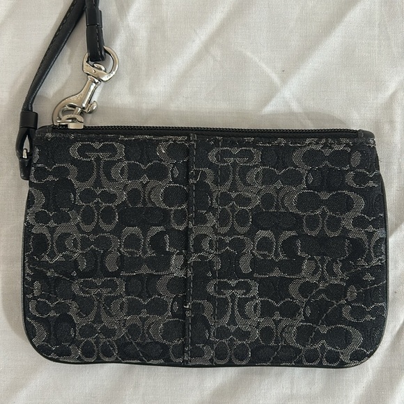 Coach Wristlet bag wallet clutch Black Silver Signature C Pink lined Strap - Picture 2 of 4